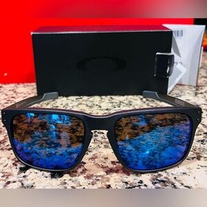 Oakley Holbrook mix prizm polarized.